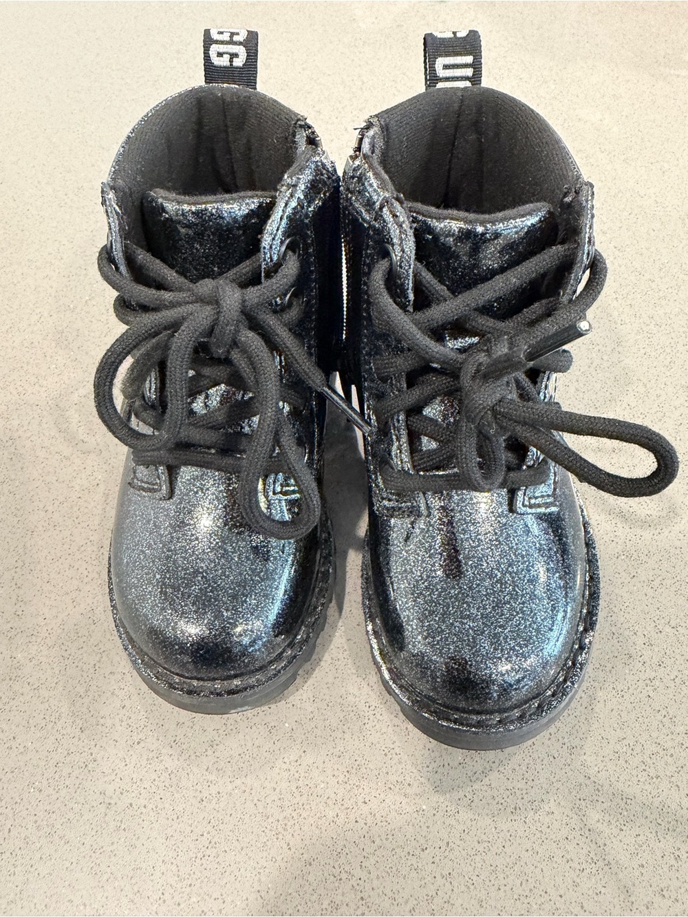 UGG kid's Robley Glitter Combat Boot, Charcoal Black Glitter 1116377T, Size US 8